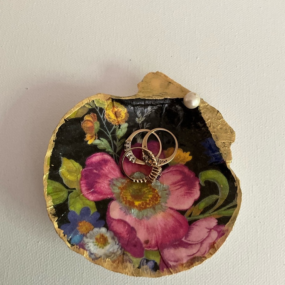Scalloped clam shell decoupaged and hand painted with gold leaf Jewelry Dish - Picture 5 of 5